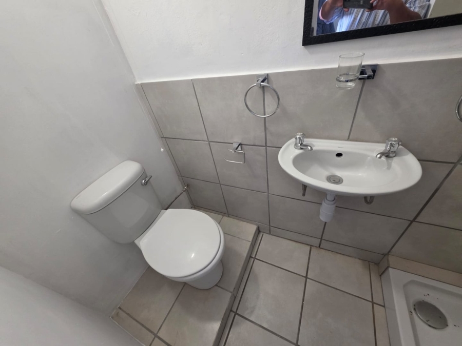 To Let 1 Bedroom Property for Rent in Ferreira Town Eastern Cape